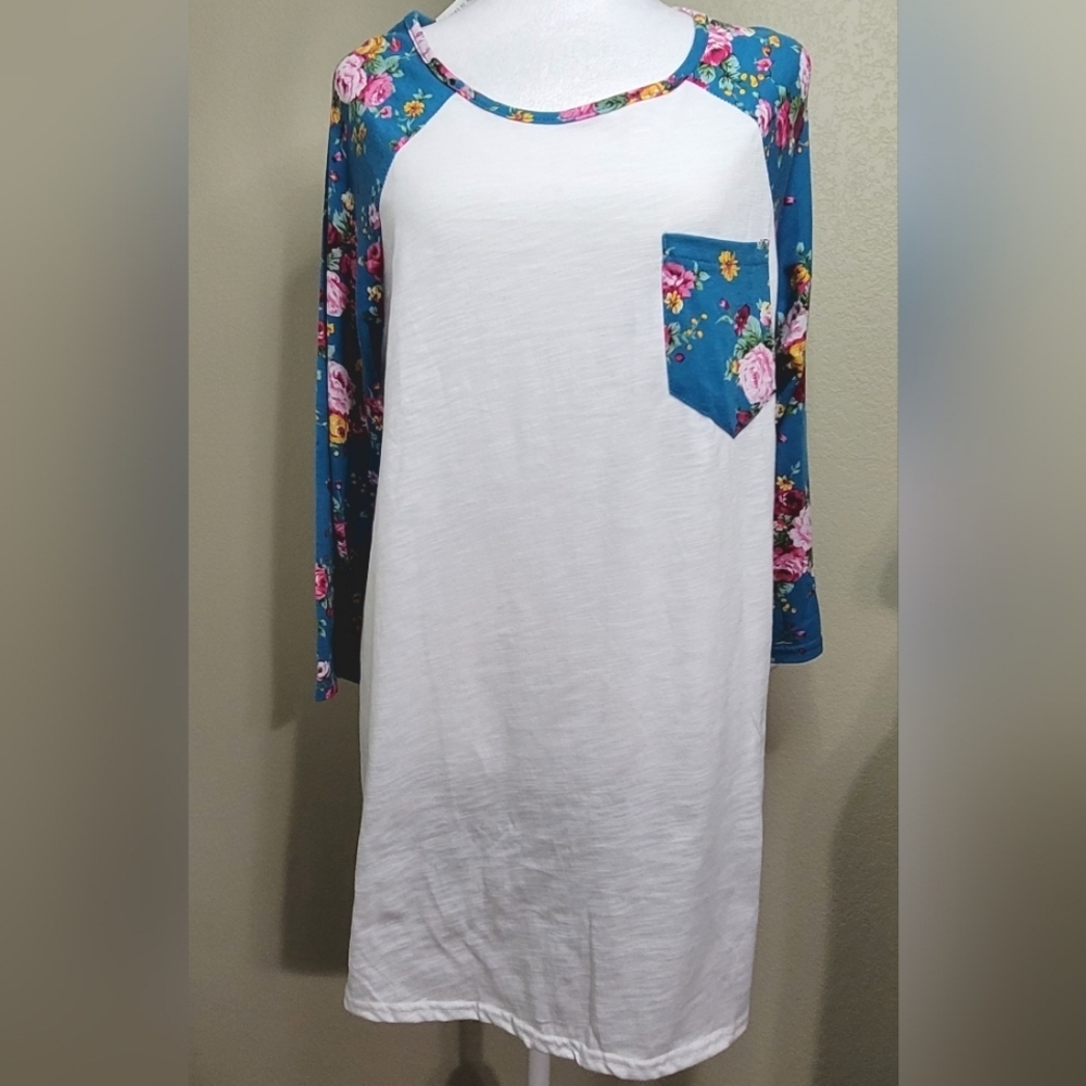 Southern Stitch, 3/4Sleeve Tunic Top With Front Pocket